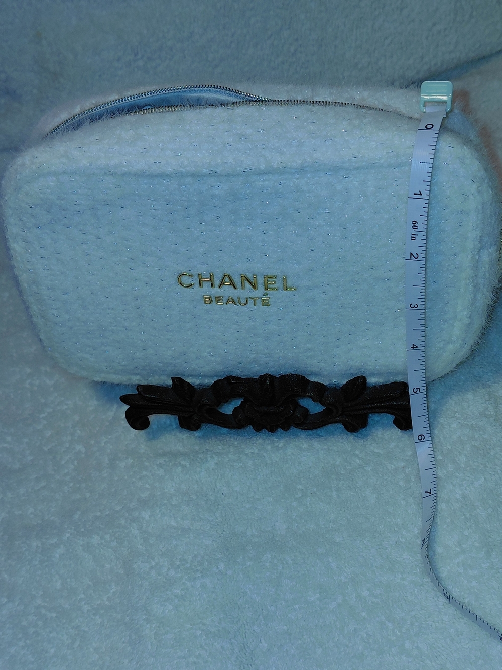 Nwt CHANEL Beauté White Zippered Quilted Cosmetic Pouch 8"x5" - Picture 4 of 9